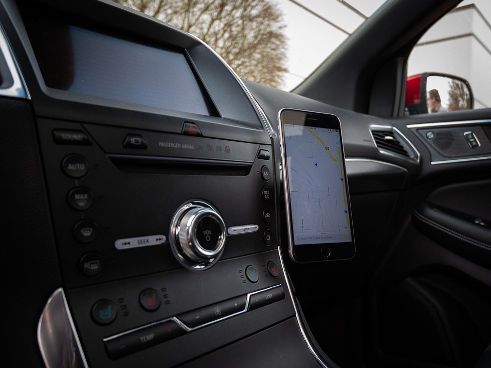 The Gemini Phone Mount for Ford Edge 2nd gen 2015 to 2023 Magnet