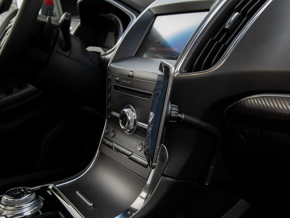 The Gemini Phone Mount for Ford Edge 2nd gen 2015 to 2023 Magnet