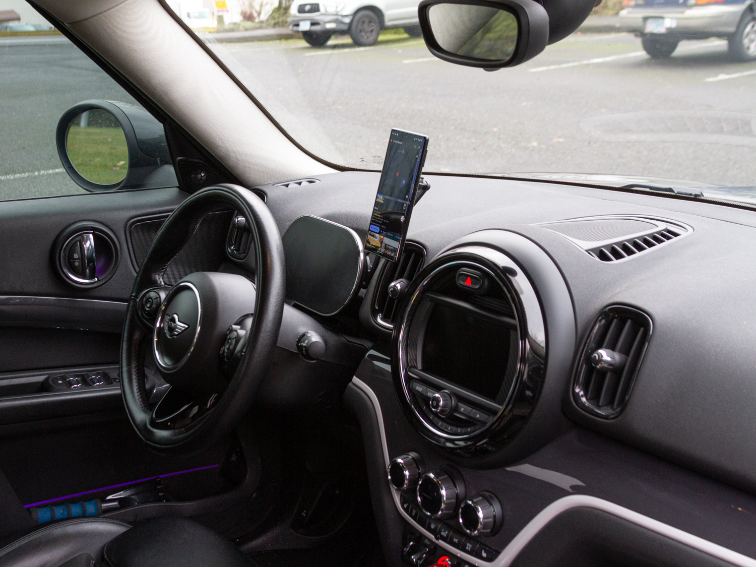 The Gemini Phone Mount for MINI Countryman F60 2017 to 2025 Digital Cluster - MagSafe