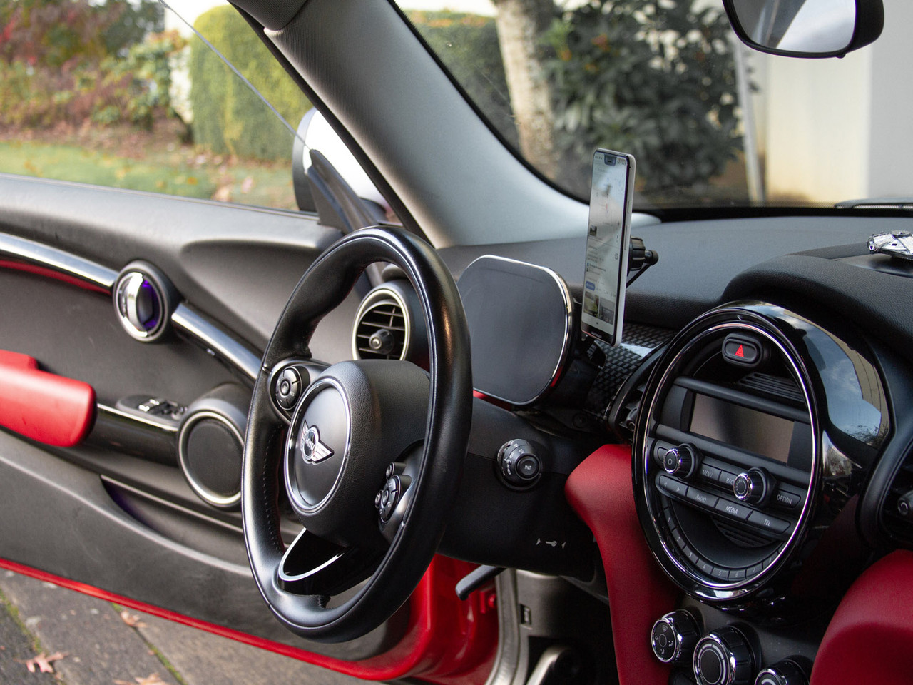 The Gemini Phone Mount for MINI Convertible F57 2016 to 2023 Digital Cluster - Magnet