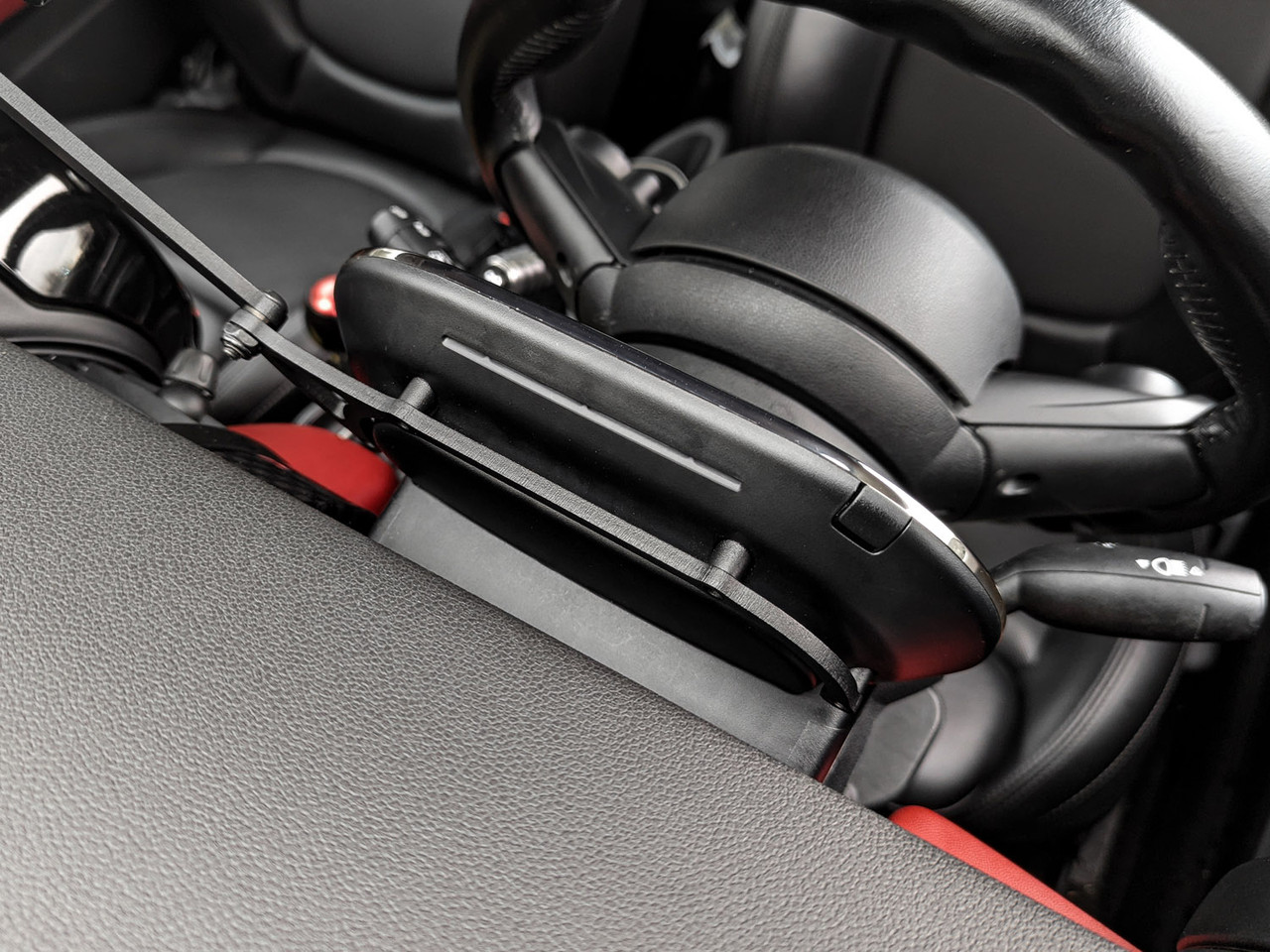 The Gemini Phone Mount for MINI Convertible F57 2016 to 2023 Digital Cluster - Magnet