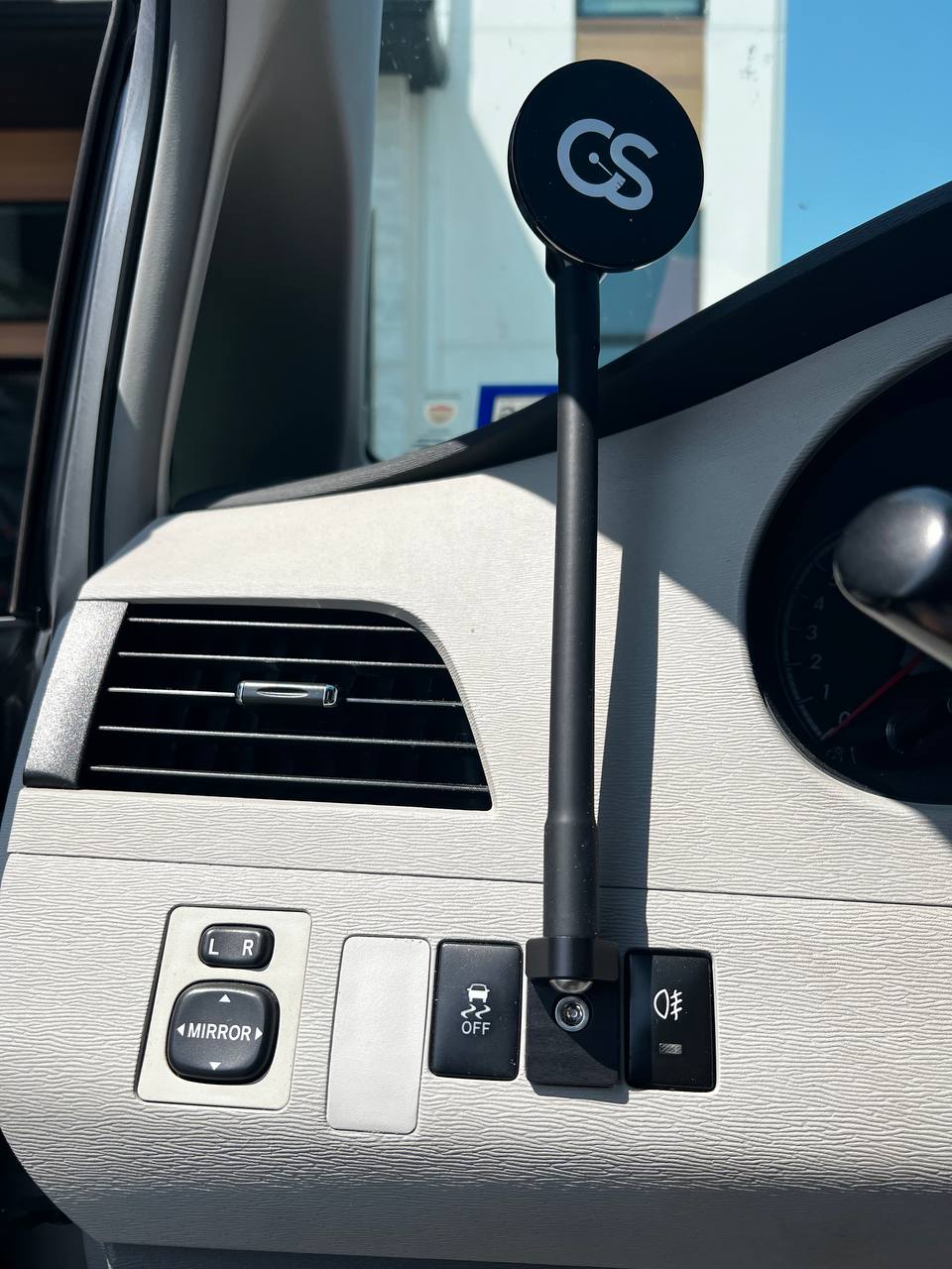 https://cdn11.bigcommerce.com/s-351ed/images/stencil/{:size}/products/12113/169994/the_gemini_phone_mount_for_toyota_sienna_3th_gen_xl30_2011_to_2020_magsafe_N9GN72Z_12113__58626.1698080687.jpg?c=2