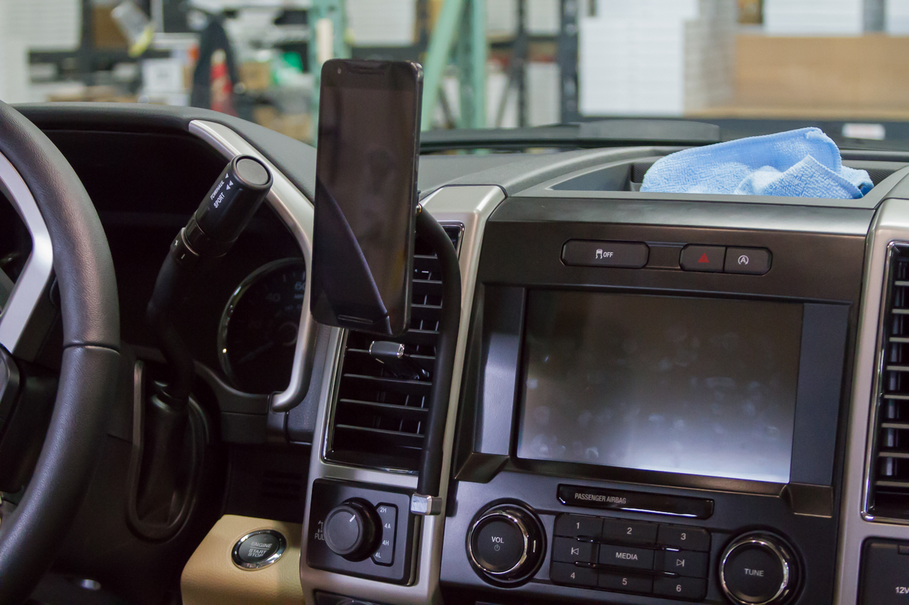 The Gemini Phone Mount for Ford F-150 13th gen 2015 to 2020 Magnet