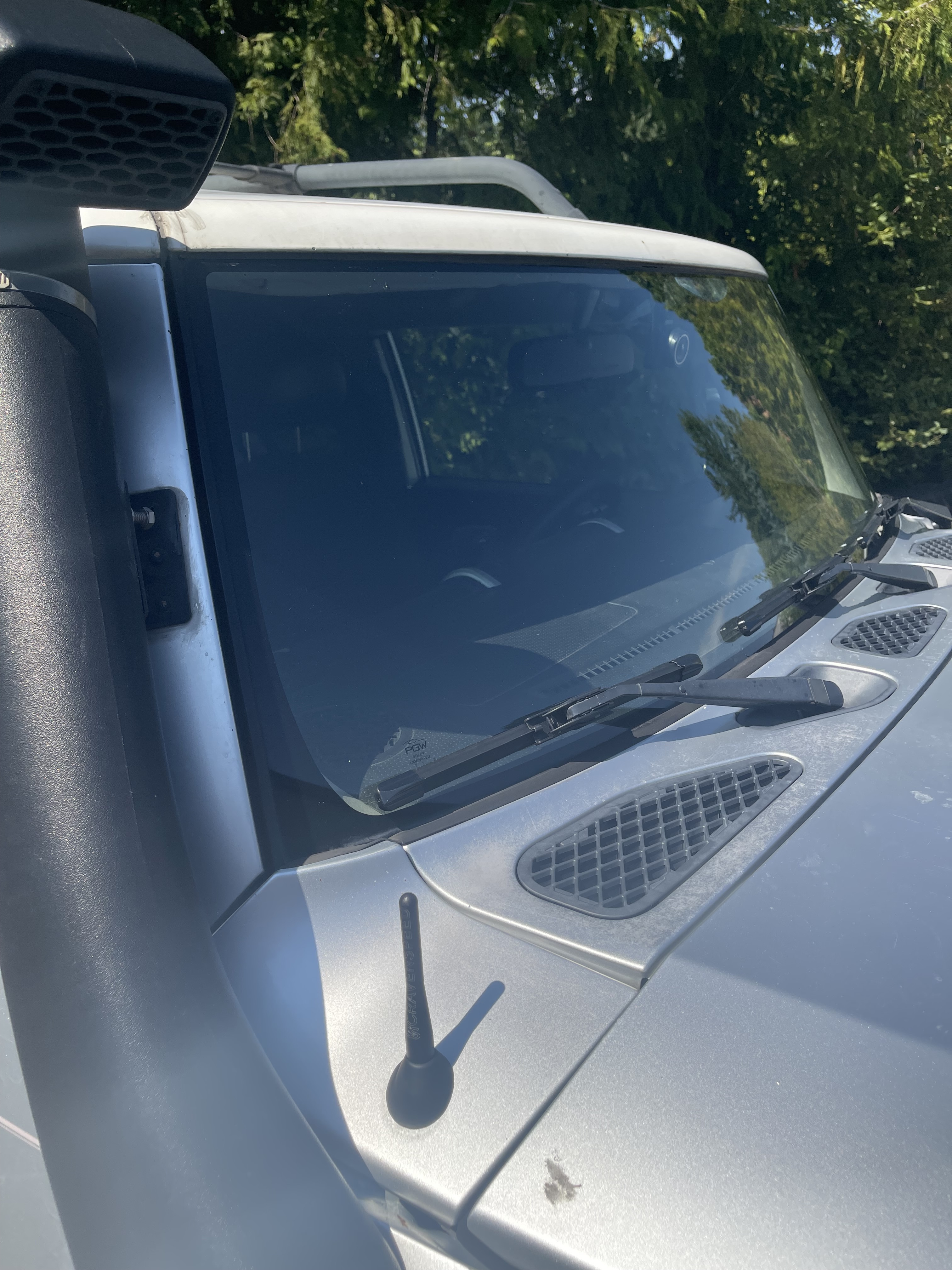 High Performance Wiper Blades for Toyota FJ Cruiser 2007 to 2014 PIAA Si-Tech Blade Kit (Driver and Passenger Blades)