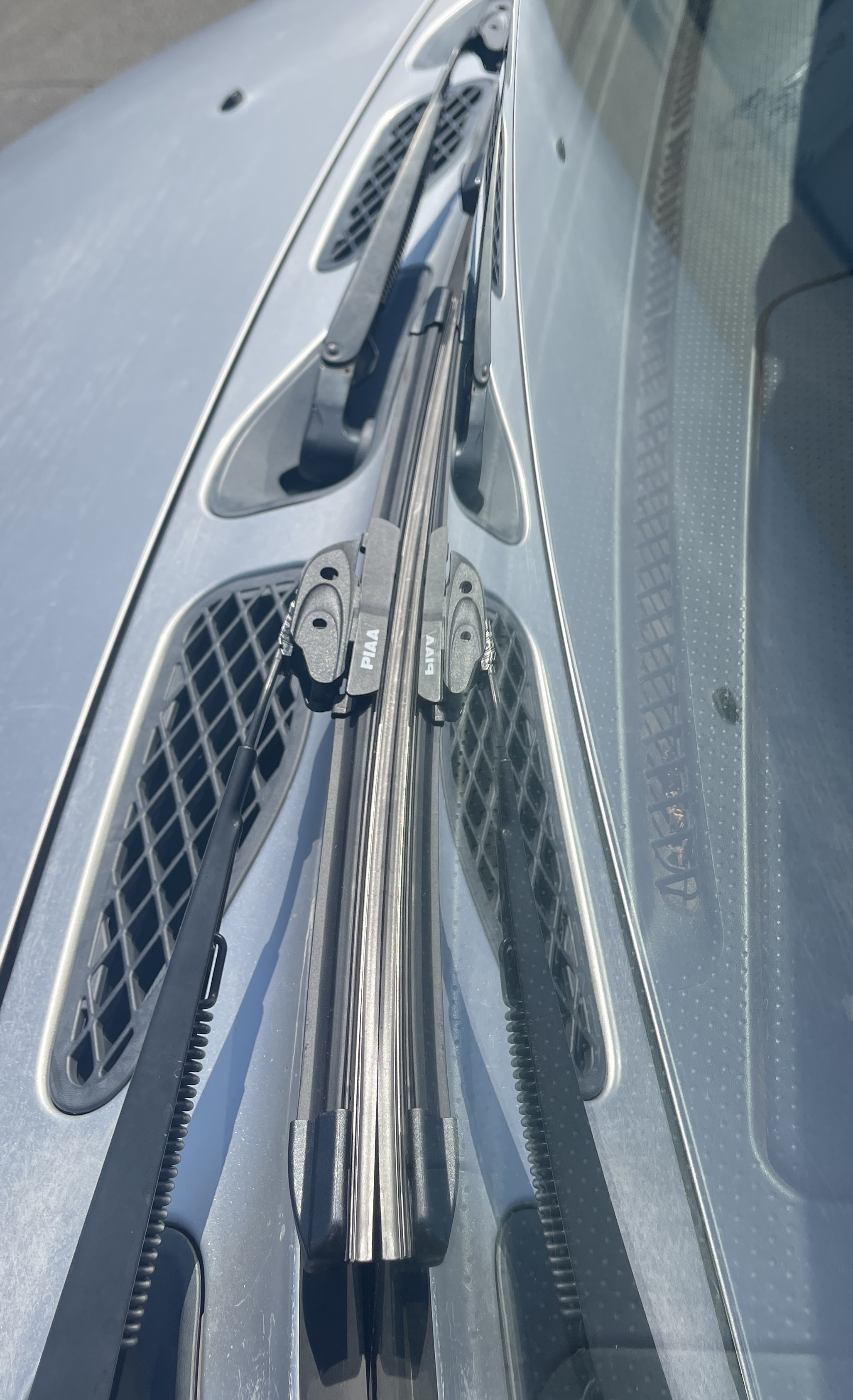 High Performance Wiper Blades for Toyota FJ Cruiser 2007 to 2014 PIAA Si-Tech Blade Kit (Driver and Passenger Blades)