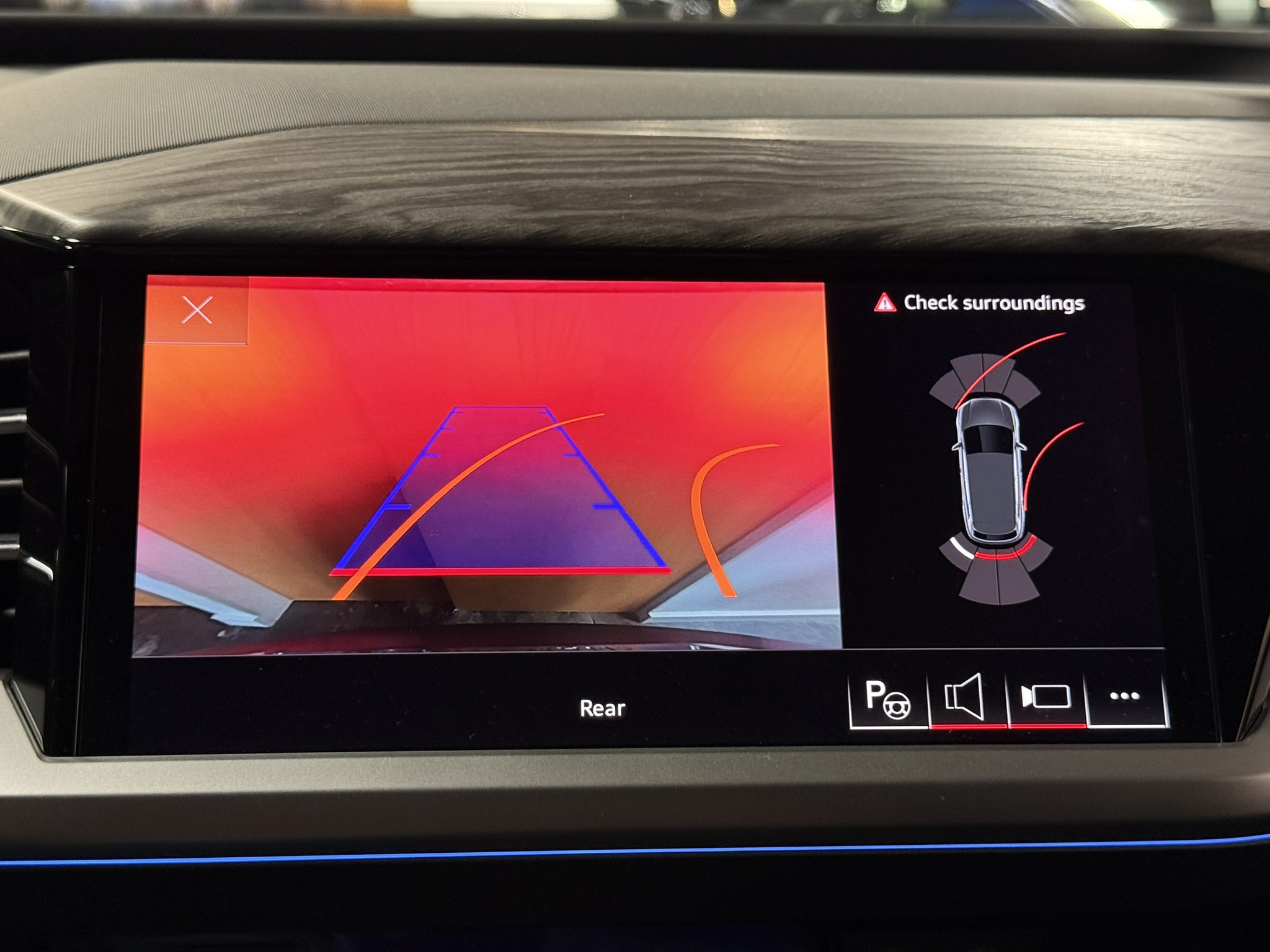 When installed correctly, the Platypus License Plate Mount should not interfere with the parking/proximity sensors. 