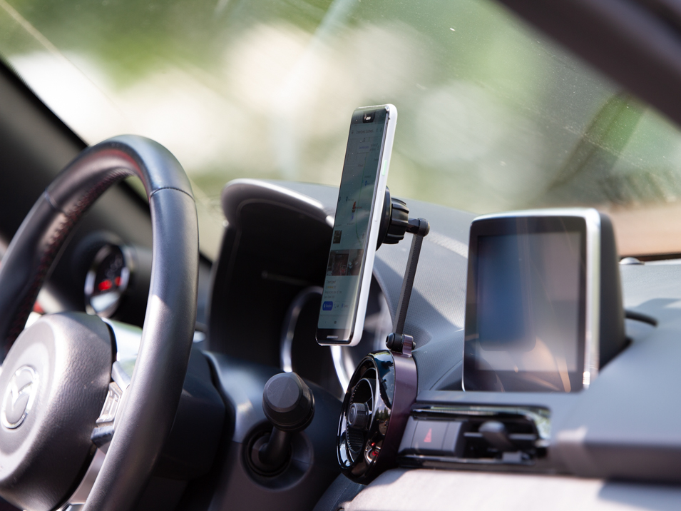 The CravenSpeed Gemini Vent Phone Mount installed in a 2016 ND MX-5 Miata holding a Pixel 3XL.