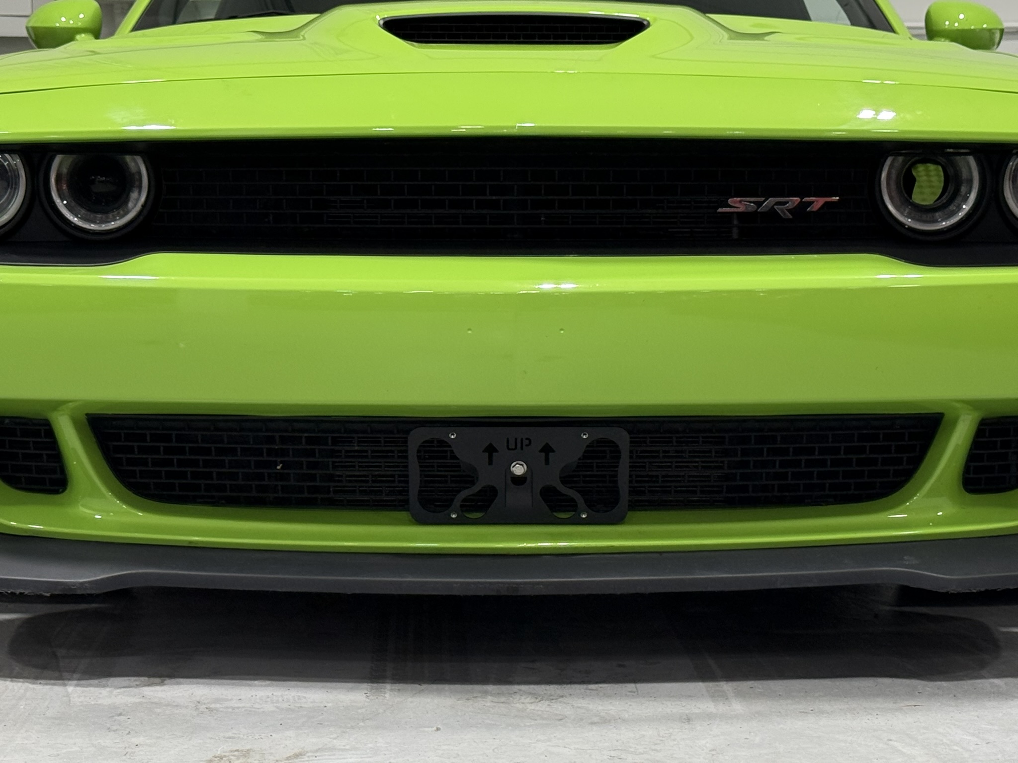 フェラーリ　プレート Dodge Challenger Front License Plate Mount | CravenSpeed