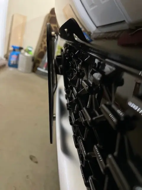 The Platypus License Plate Mount for Jeep Grand Cherokee WJ 1999 to 2004