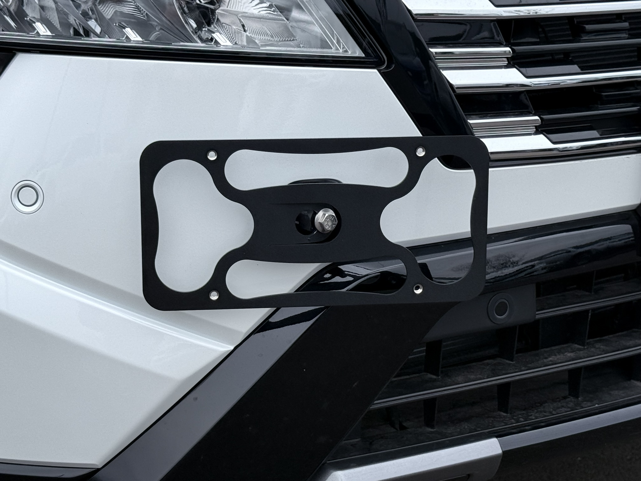 The Platypus License Plate Mount for Nissan Rogue 3rd gen T33 2021 to 2026 2024+ (Facelift)