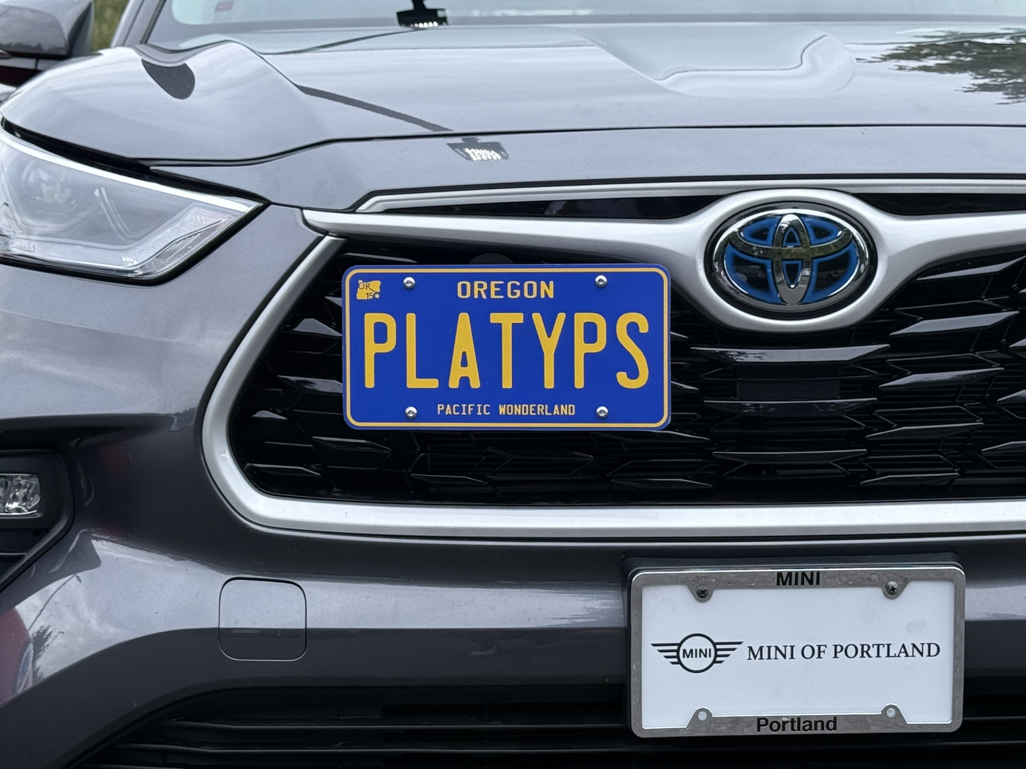 The Platypus License Plate Mount for Toyota Highlander Hybrid 4th gen XU70 2020 to 2025