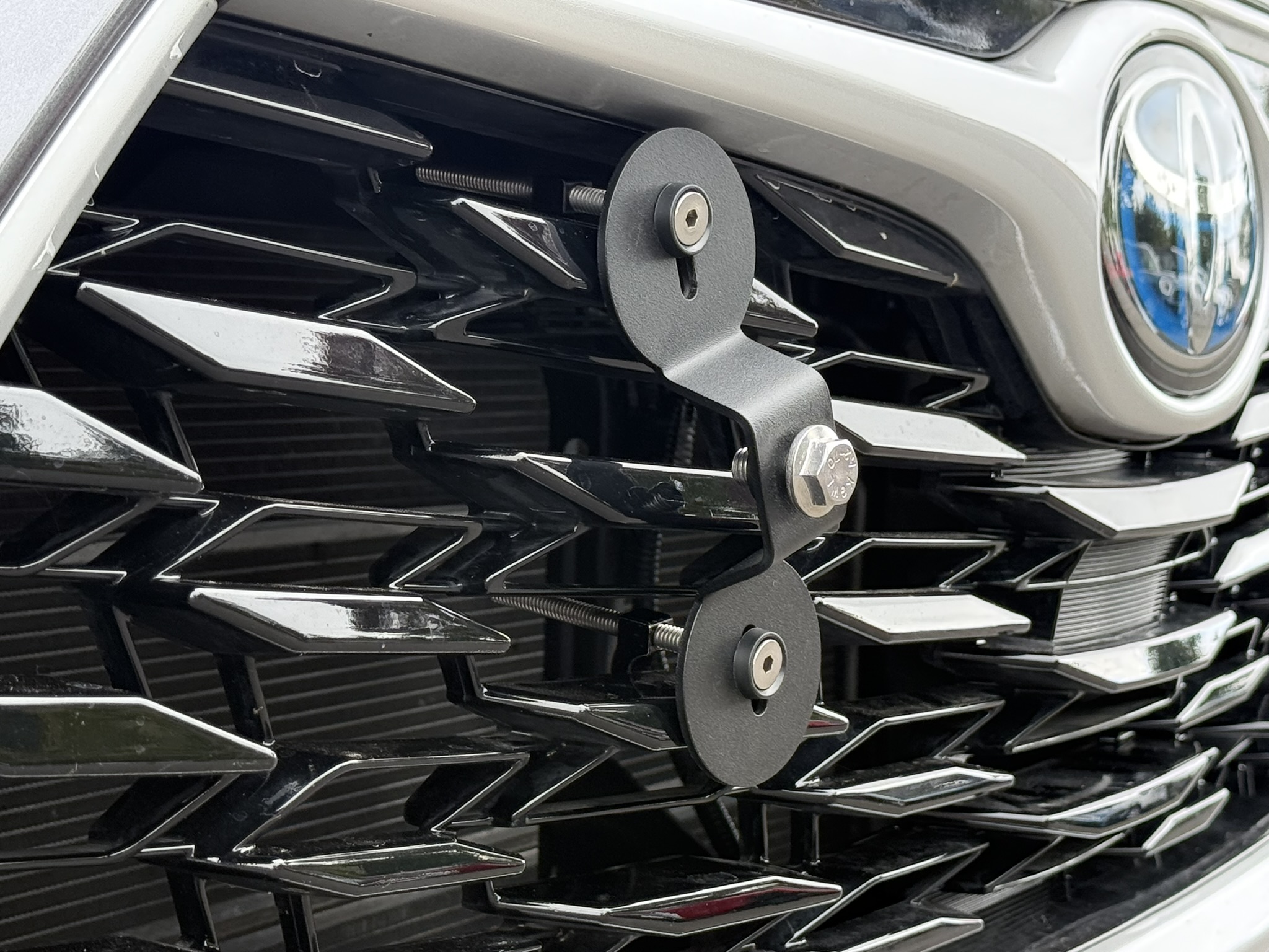 The Platypus License Plate Mount for Toyota Highlander Hybrid 4th gen XU70 2020 to 2025