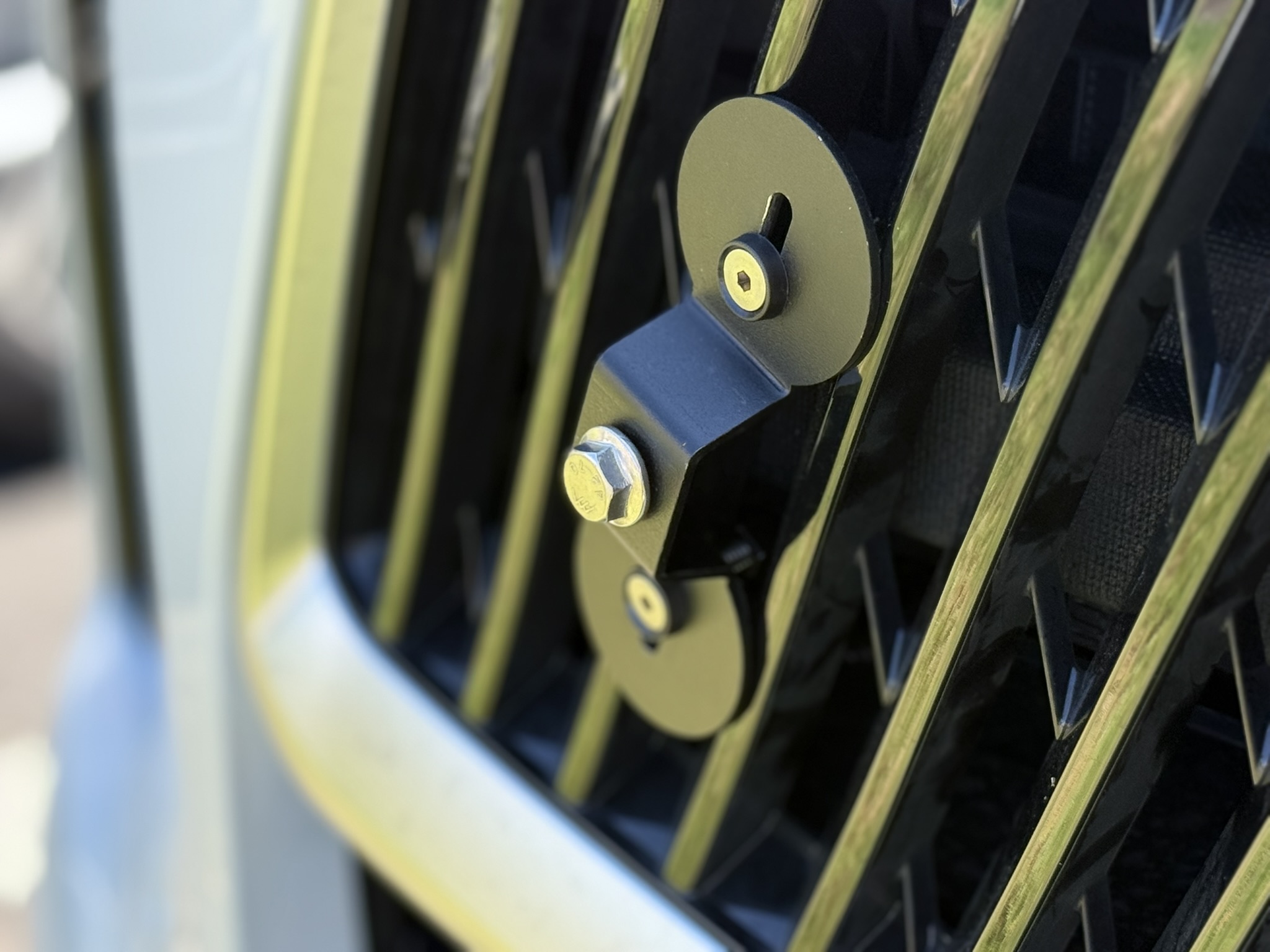 The Platypus License Plate Mount for INFINITI QX80 3rd gen Z63