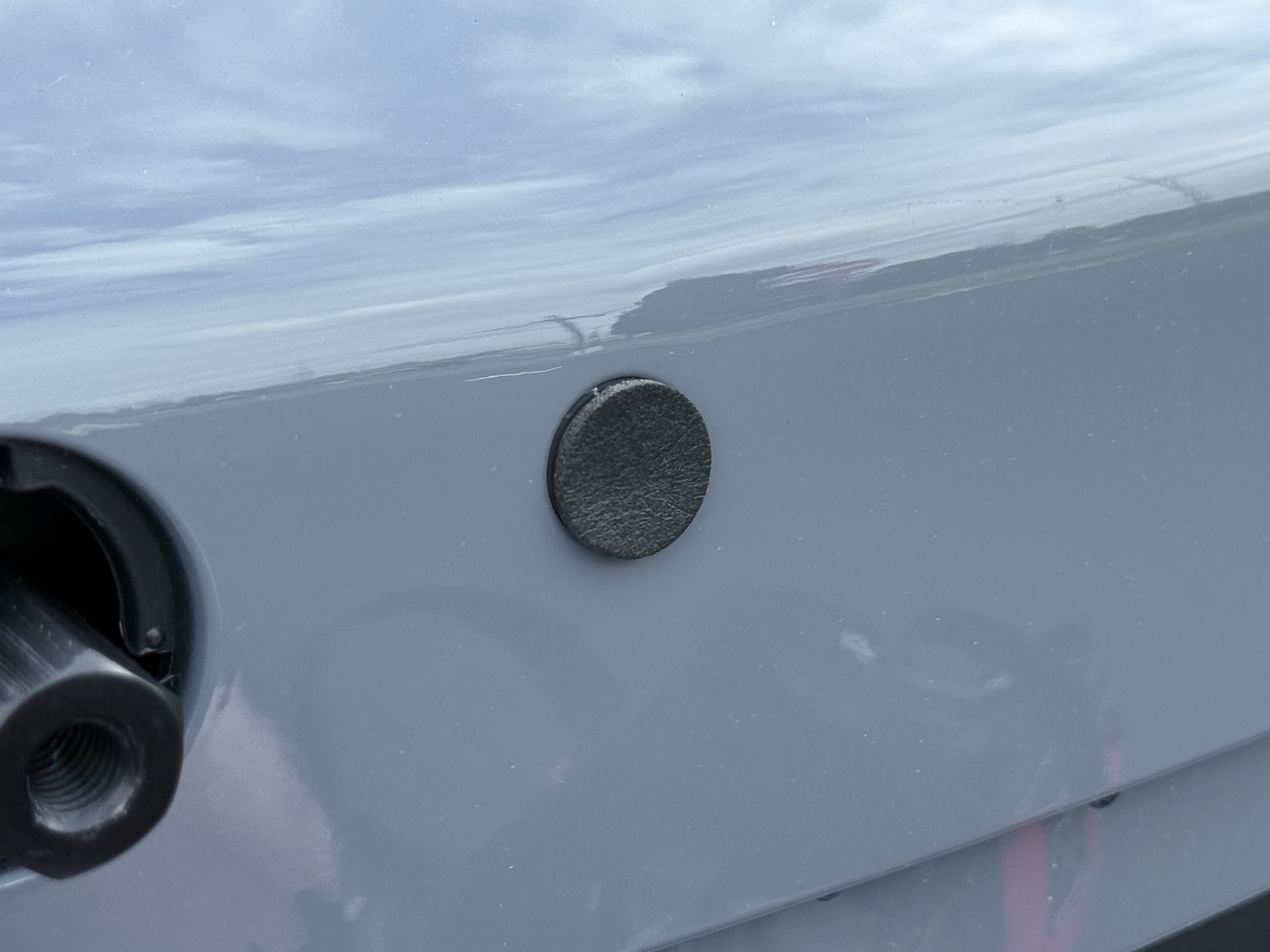 Place 2 blinders (included) over the proximity/parking sensor. 