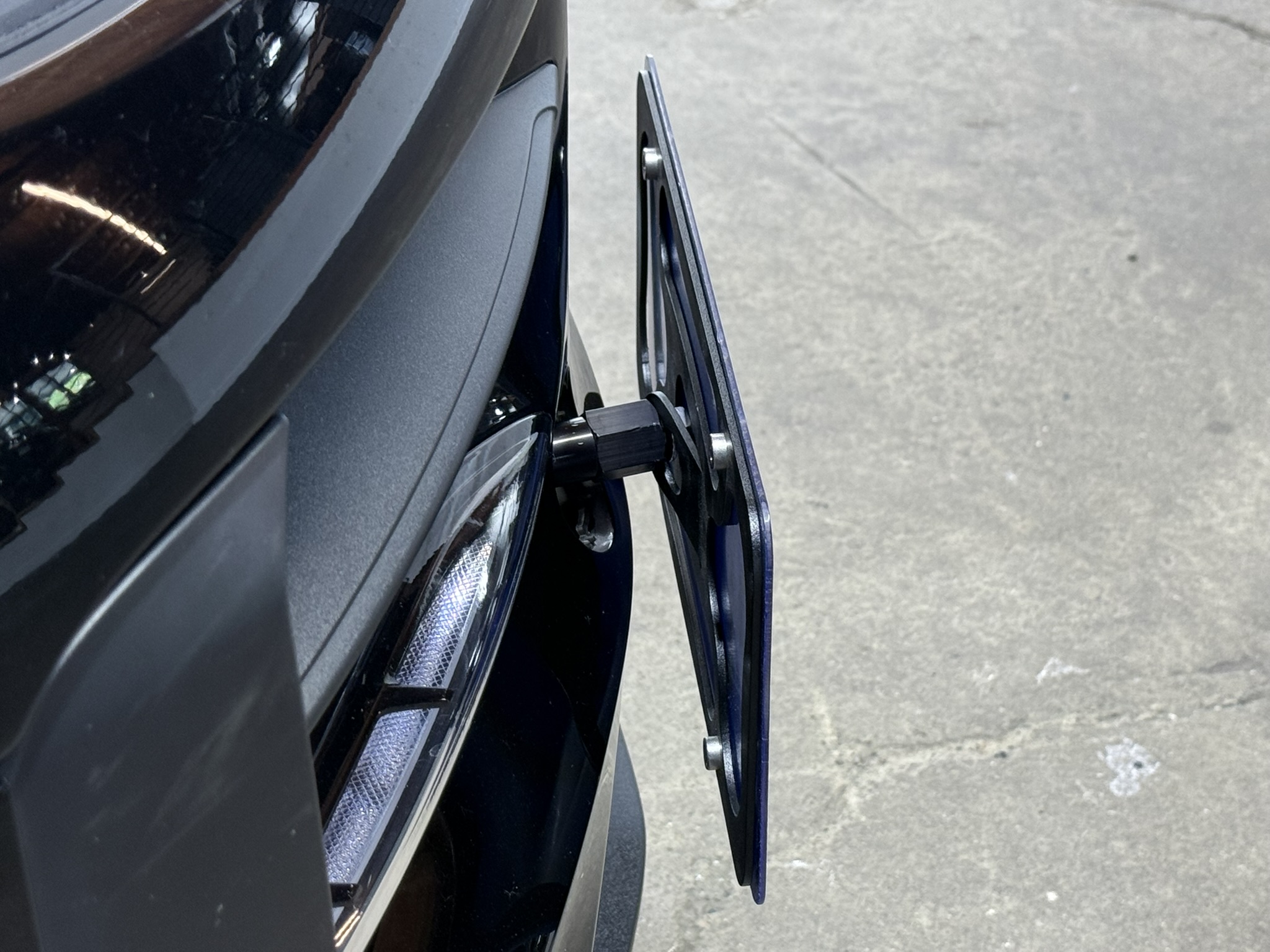 The Platypus License Plate Mount for Porsche Macan 1st gen 95B 2015 to 2025 95B.2 (2019 - 2021) Macan Base (2019 - 2021)