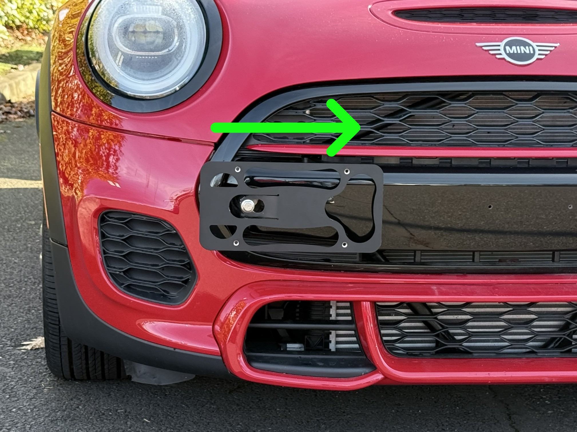 For Pre-LCI Coopers, install the plate bracket as shown. 