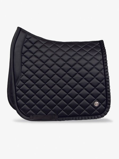 PS of Sweden Dressage Saddle Pad - Diamond Ruffle
Anatomically shaped saddle pad with a Ruffle binding, and the iconic PS quote along the spine.