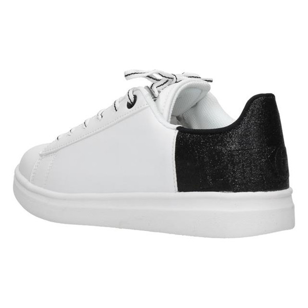 Limited Edition sneakers from Pikeur in sporty white with navy glitter at the back. The sneakers work perfectly with the rest of the Pikeur collection and are super nice to wear to the stable or casually.