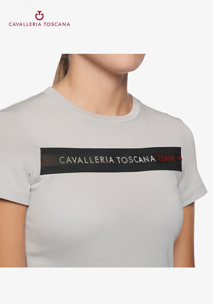 Cavalleria Toscana CT Team S/S Cotton T-shirt

The technical material used for this short-sleeved shirt combines elegance and functionality, providing maximum breathability. The slim fit shirt is refined by perforated details on the shoulders , while the white stand collar, refined by a small embrioderd logo, is fastened by snap buttons. The easy care material can be washed at low temperature and dries quickly.


• Breathable
• Easy-care
• Fast drying