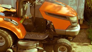 Lawn tractor