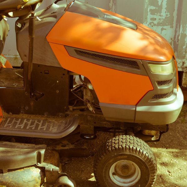Lawn tractor