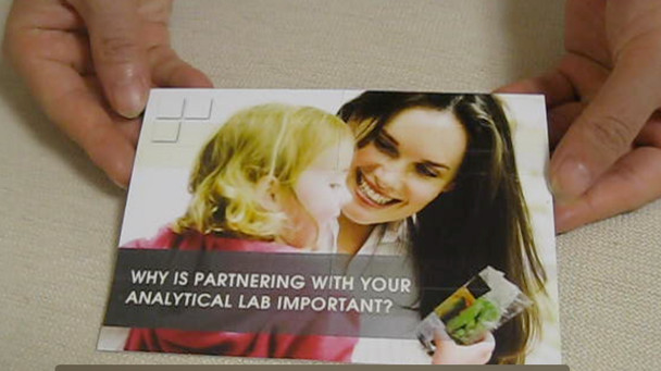Foldable card exposing four different panels for showcasing products or telling a story