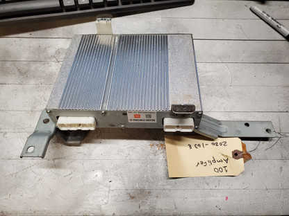 らいおん Land Cruiser 100 Series 2002 Amplifier - Land Cruiser Heaven