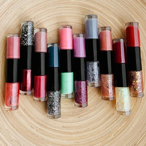 NAIL POLISH