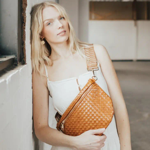 WESTLYN WOVEN BUM BAG - BROWN