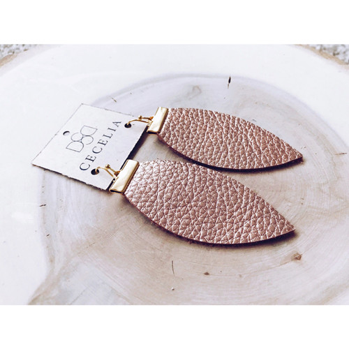 B67 CECELIA BAR LEATHER EARRING