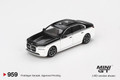  Mini GT 1/64 BMW i7 xDrive60 Alpine White / Black Sapphire 