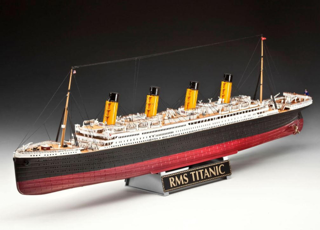 Revell 1/400 RMS Titanic 100 Year Anniversary Gift Set - Wonderland Models  | RV05715 | £