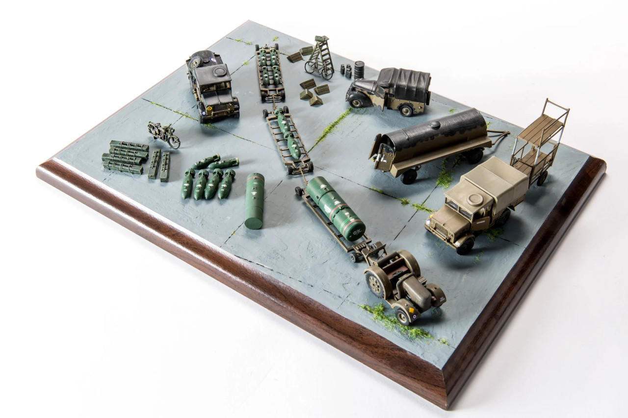 Airfix 1:72 WWII RAF Bomber RE-Supply Set AF05330 - De Heilige Koe Deventer