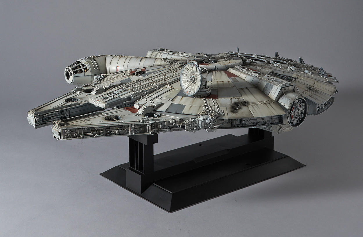 Revell Kit de modélisation en carton Star Wars I Kit de modélisation détaillé du Falcon Millenium I pour jeunes et moins jeunes I 216 pièces I pour les fans de Star Wars