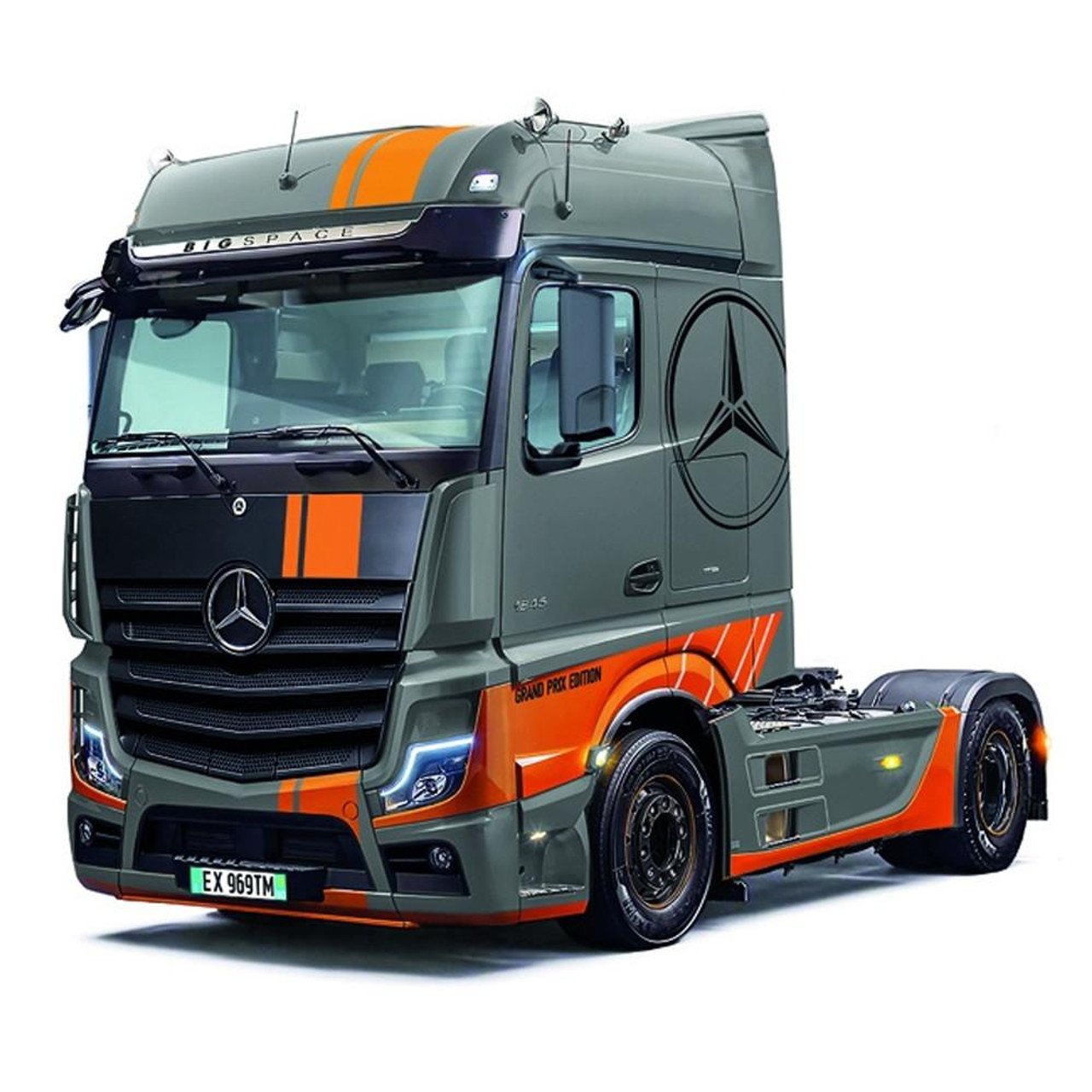 Italeri 1/24 Mercedes-Benz Actros MP4 Big Space Grand Prix