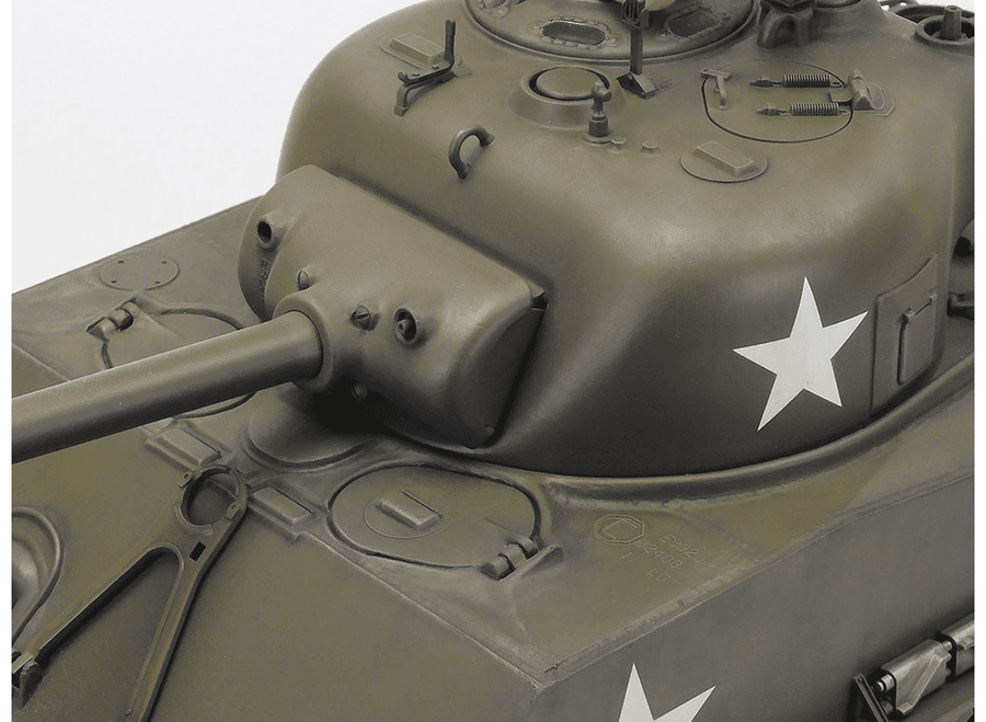 Tamiya RC 1/16 M4A3(105) HVSS Sherman 105mm Howitzer Kit