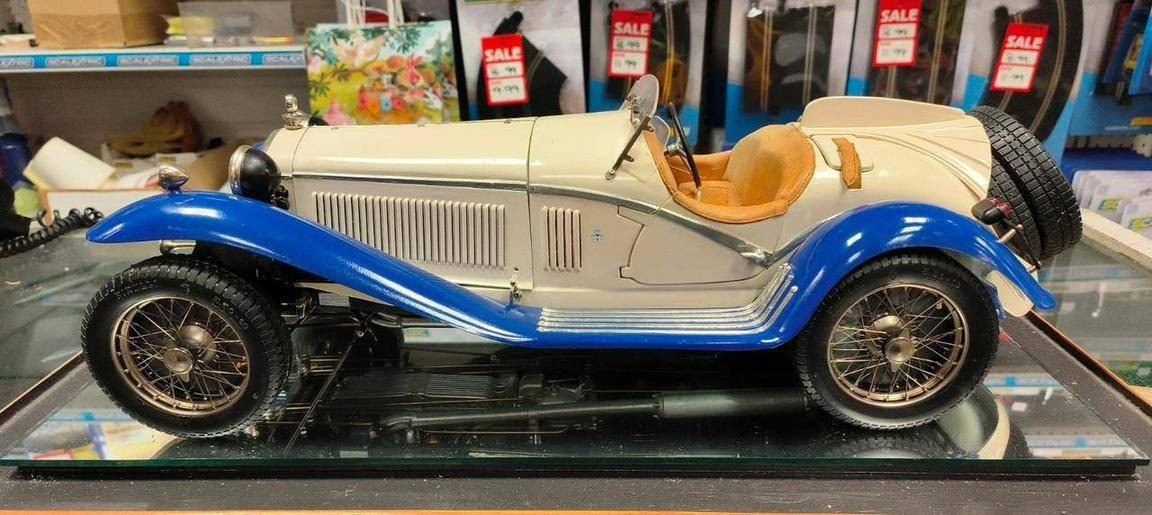 Pocher 1/8 1932 Alfa Romeo Spider Touring Gran Sport Ready