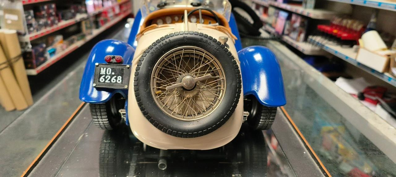 Pocher 1/8 1932 Alfa Romeo Spider Touring Gran Sport Ready