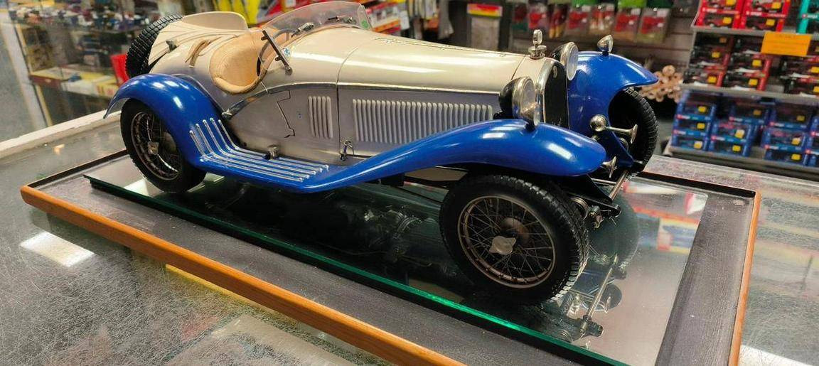 Pocher 1/8 1932 Alfa Romeo Spider Touring Gran Sport Ready