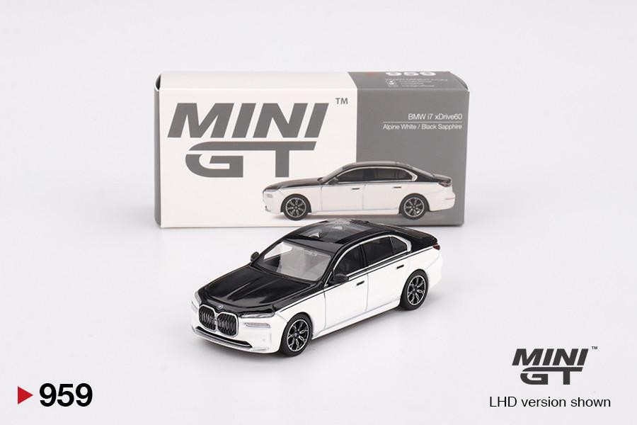 Mini GT 1/64 BMW i7 xDrive60 Alpine White / Black Sapphire