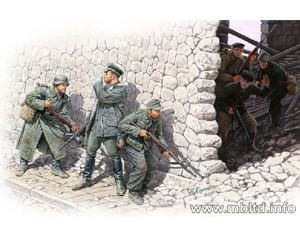  Master Box 1/35 Whos That German Mountain Troops/Soviet Marines 