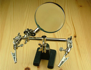 Modelcraft Helping Hands with Magnifier Glass