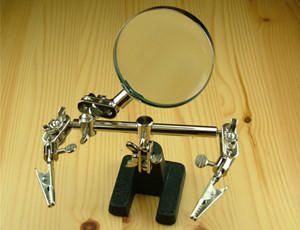 Modelcraft Helping Hands with Magnifier Glass