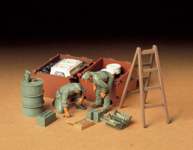  Tamiya 1/35 German Tank Engine Maintenance Crew 