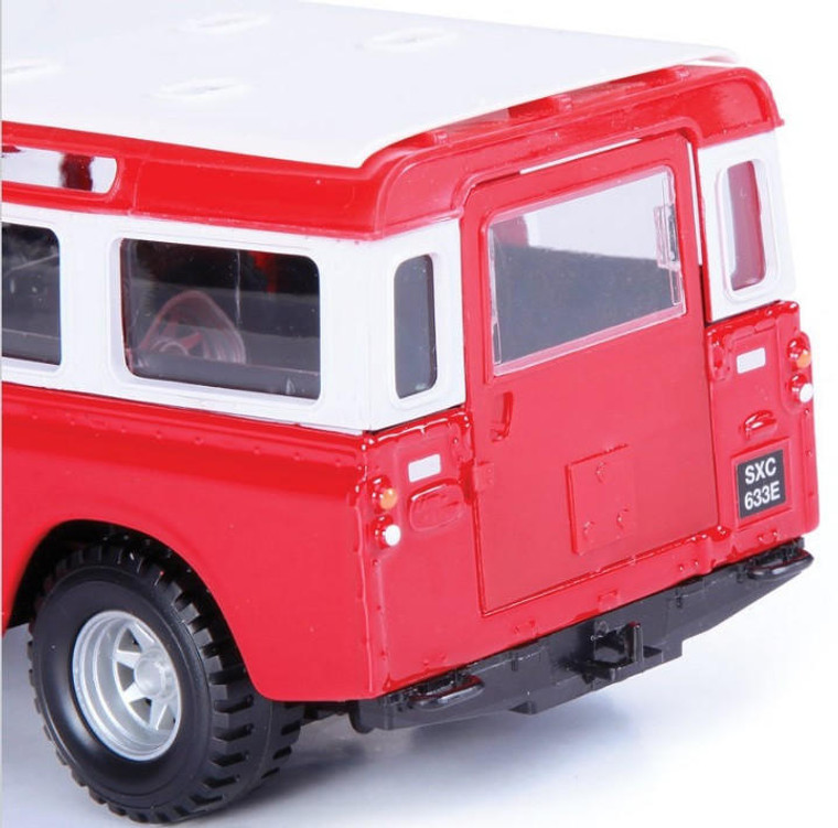  Burago 1/24 Land Rover Diecast Model 