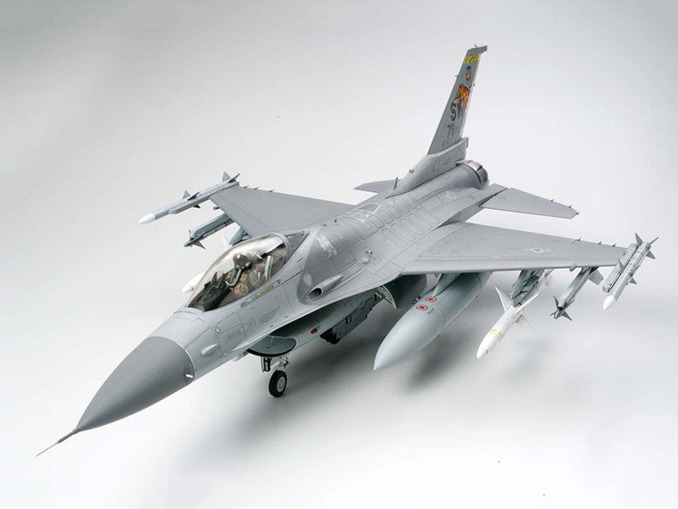 Tamiya 1/32 General Dynamics F-16CJ Fighting Falcon 