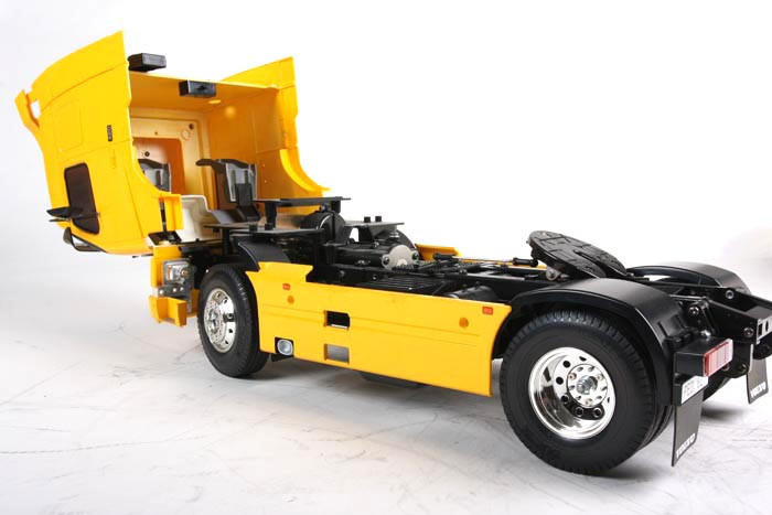 Tamiya RC 1/14 Volvo FH12 Globetrotter 420 Truck Model Kit