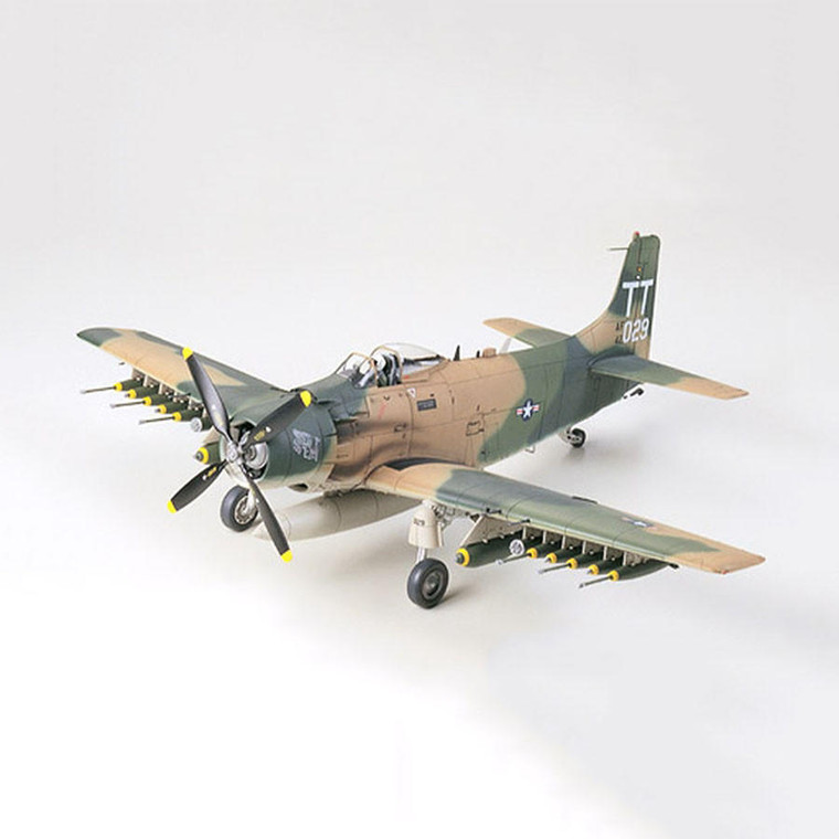  Tamiya 1/48 Douglas A-1J Skyraider US Army Air Force 