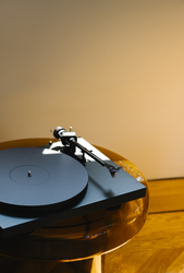ProJect Debut EVO 2 Turntable with Pick It MM Cartridge