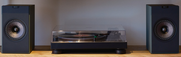 KEF Coda W Active Speakers & Audio Technica AT-LP120X USB Turntable Bundle